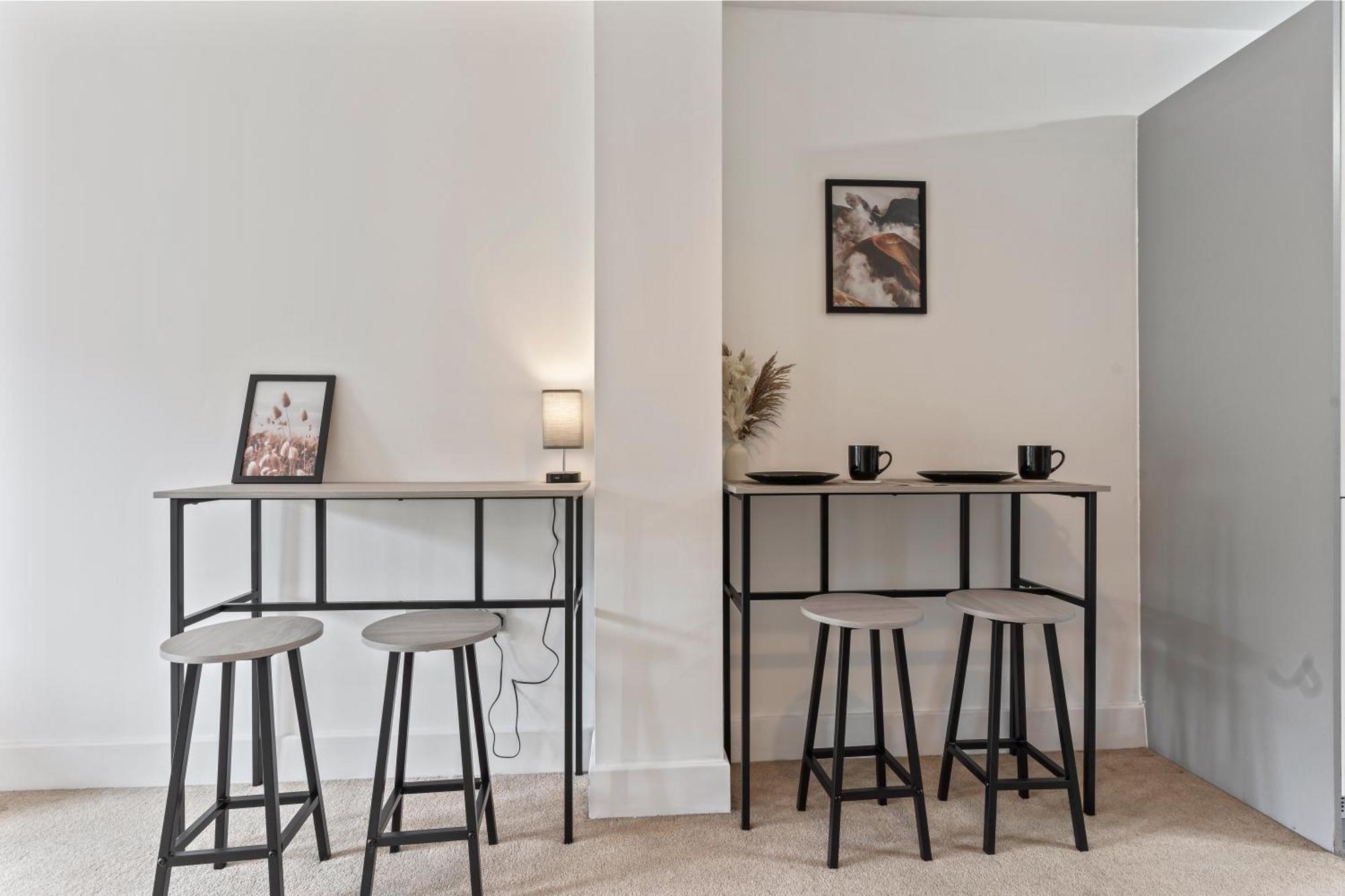 Apartment Spacious And Comfy 3 Bedroom House In Centre