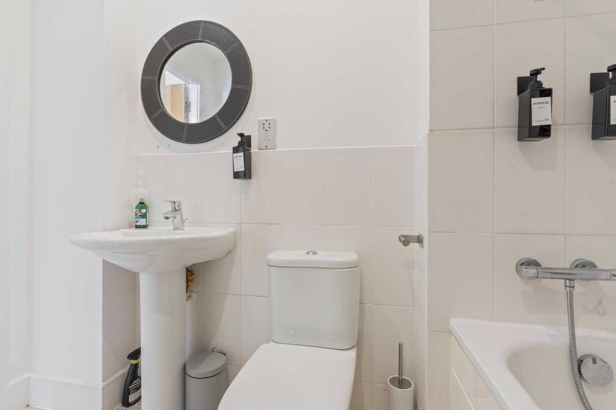 Spacious And Comfy 3 Bedroom House In Centre
