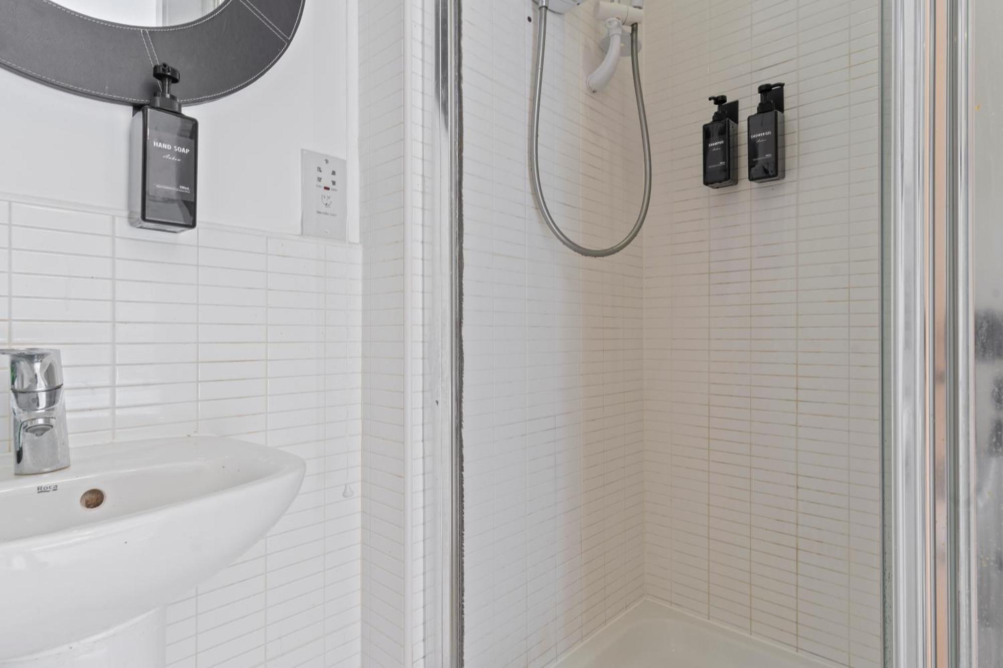 Spacious And Comfy 3 Bedroom House In Centre Apartment