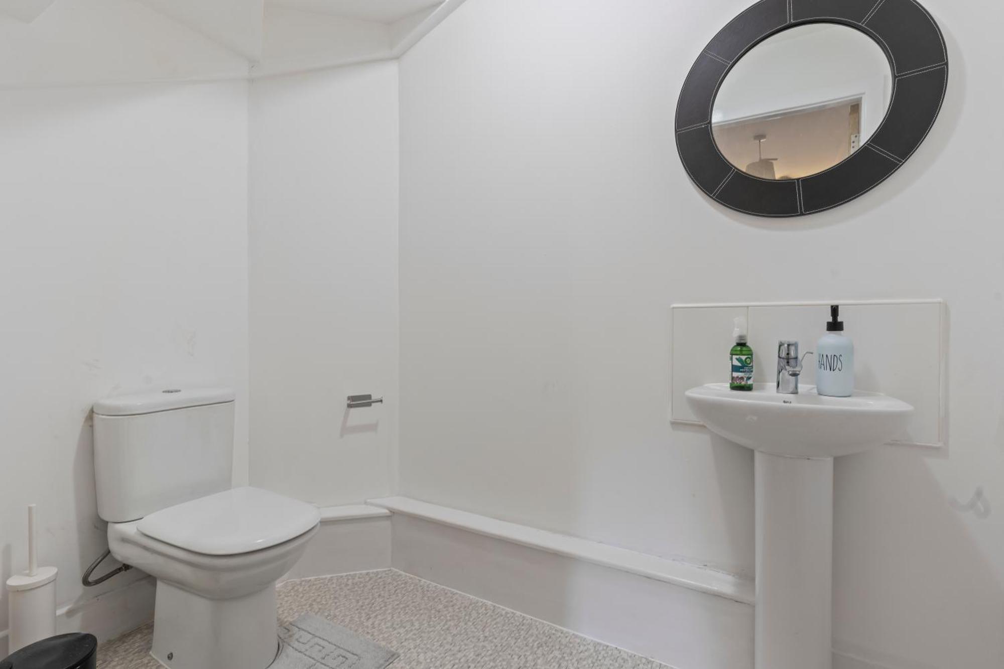 Apartment Spacious And Comfy 3 Bedroom House In Centre