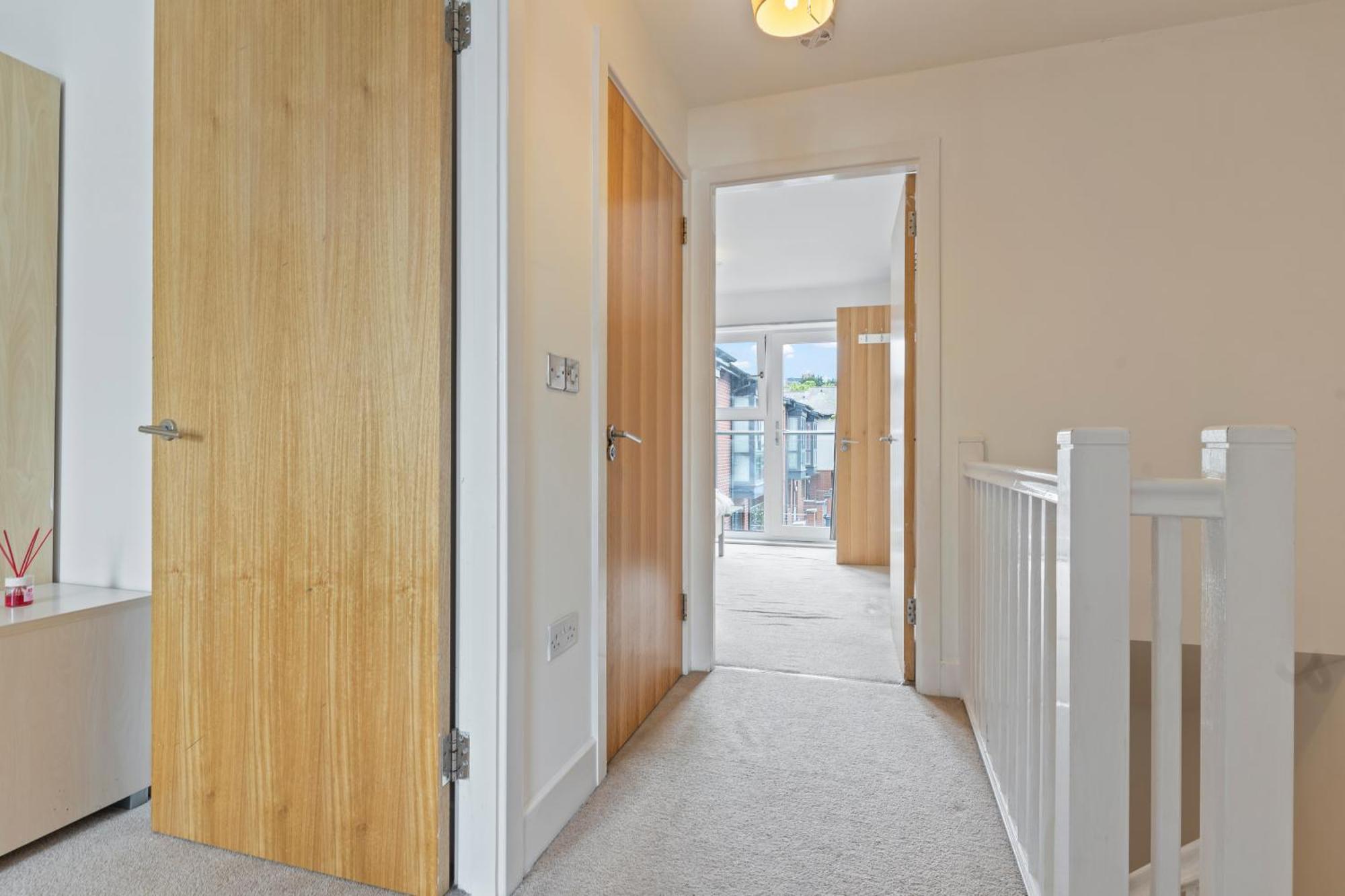 Apartment Spacious And Comfy 3 Bedroom House In Centre *